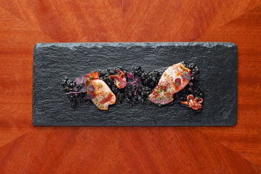 Рецепт кальмары с чечевичным ризотто и пудрой из лука-порея