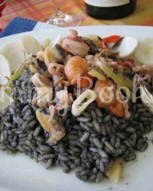 Ризотто черное с дарами моря