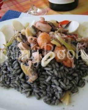 Ризотто черное с дарами моря