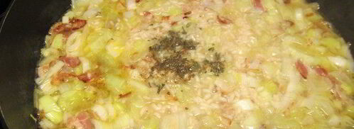 запеченное в духовке ризотто с луком-пореем и панчеттой. Шаг 4