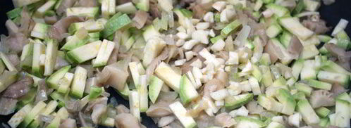 зеленое ризотто с грибами. Шаг 3