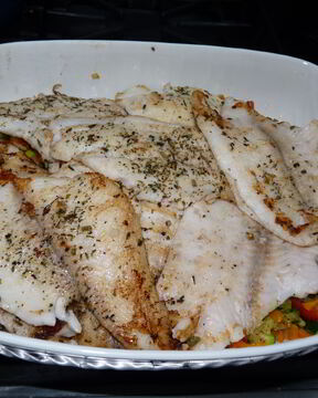 Камбала с овощами