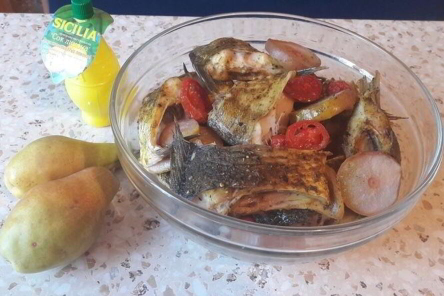 Рецепт карась с грушами и лимонным соком