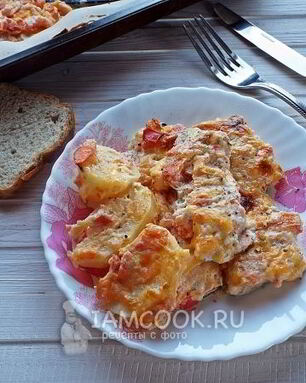 Красная рыба с картошкой в духовке