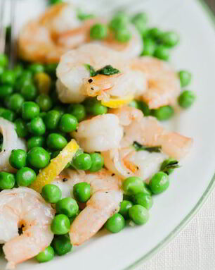 Креветки с зеленым горошком