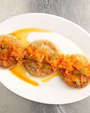 Медальоны из щуки с маринадом из корнишонов