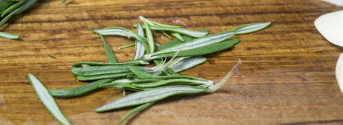 рыба, запеченная с помидорами и розмарином. Шаг 2