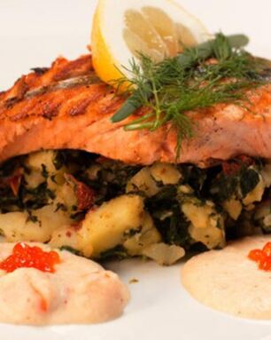 Семга гриль с креветочным соусом