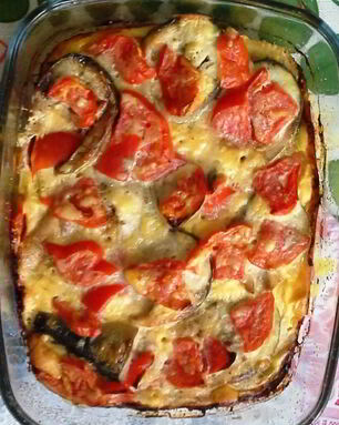 Скумбрия с овощами под сметанной заливкой