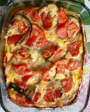 Скумбрия с овощами под сметанной заливкой