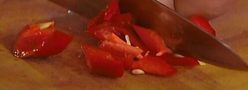 тушеный палтус с перцем и зеленью. Шаг 3