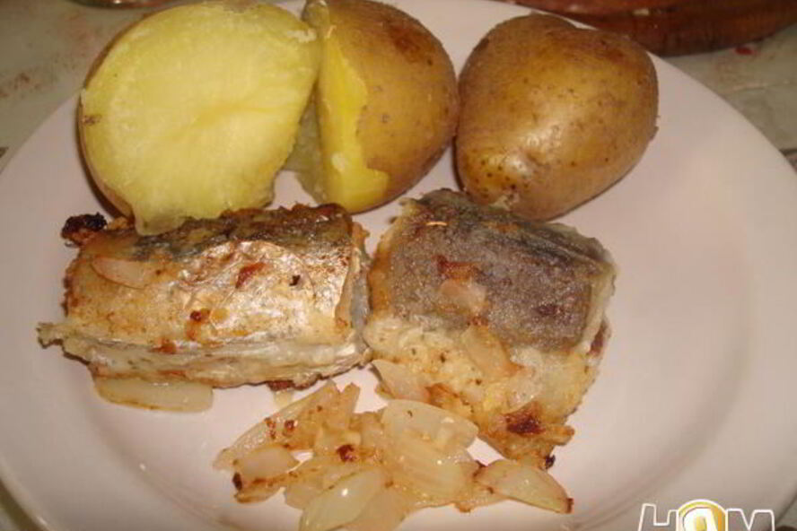 Рецепт жареная рыба с картошкой и луком