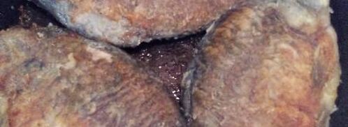 жареные карасики в сметане с петрушкой. Шаг 8