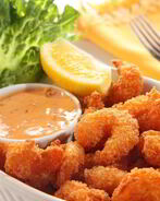 Жареные креветки в кляре из эля с соусом тартар