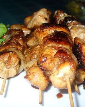 Куриные шашлычки на шпажках