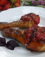 Шашлык из курицы с клубнично-базиликовым соусом