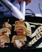 Шашлык из рыбы-меч с жареными кабачками