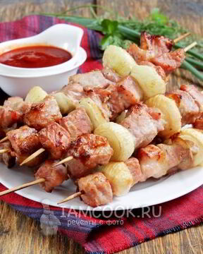 Шашлык из свинины на шпажках в духовке