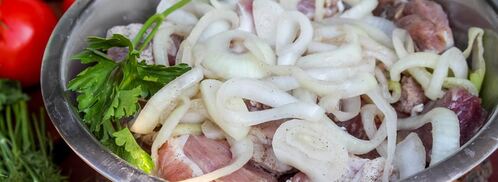 шашлык из свинины с уксусом и луком. Шаг 2