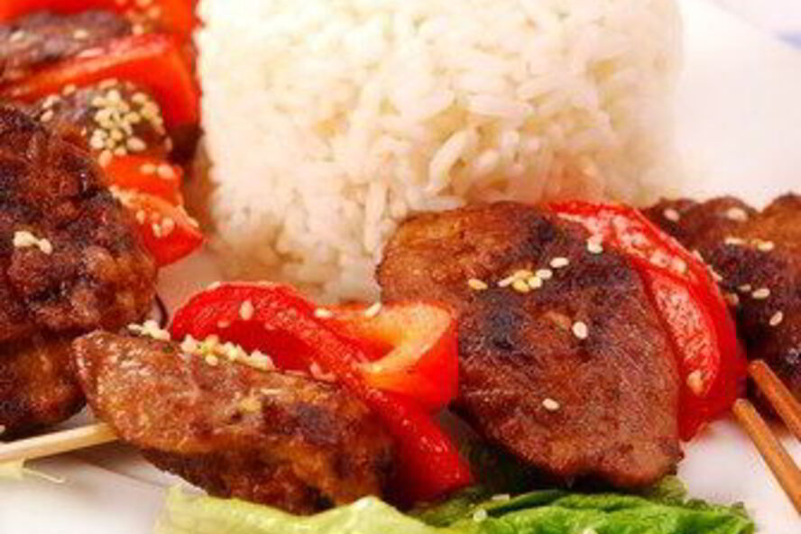 Рецепт свиные шашлыки с красными перцами и ананасовым рисом