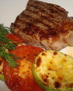Рибай стейк с овощами гриль