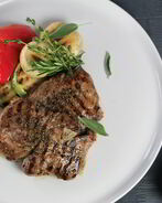 Стейк из свиной шеи в маринаде из бальзамико