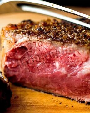 Стейк из телятины на сковороде