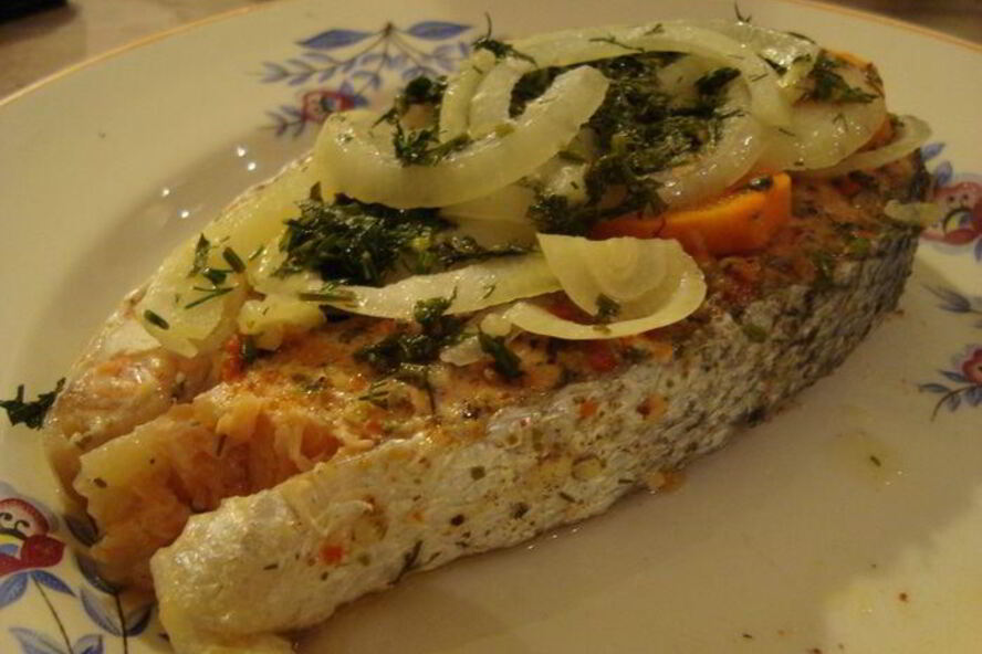 Рецепт стейк лосося, запеченного в фольге homequeen с овощами