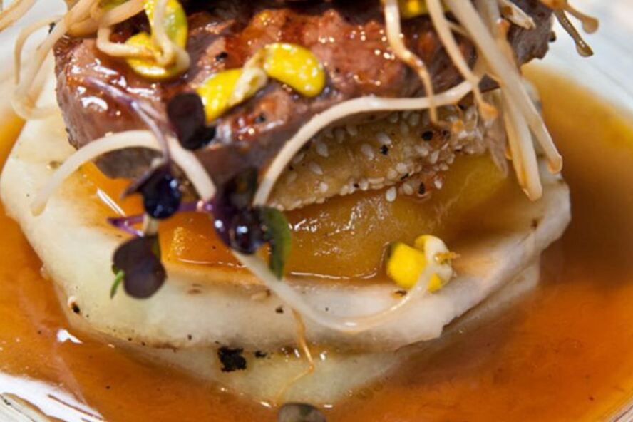 Рецепт стейк на гриле с дыней, тыквой и ростками сои