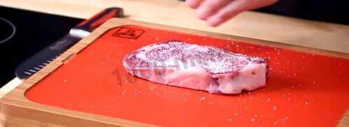 стейк рибай на сковороде. Шаг 2