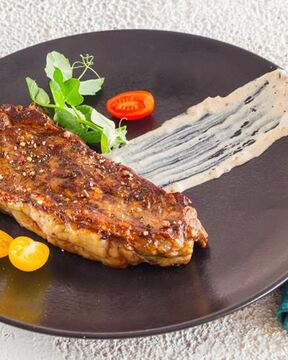 Стейк с перечным соусом