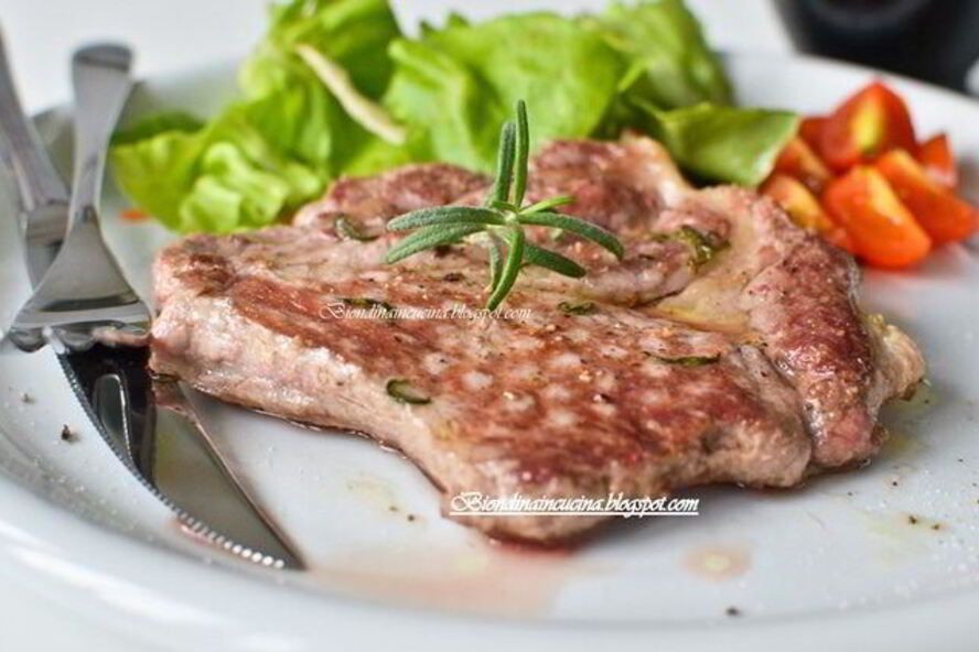 Рецепт стейк в маринаде из розмарина и чеснока