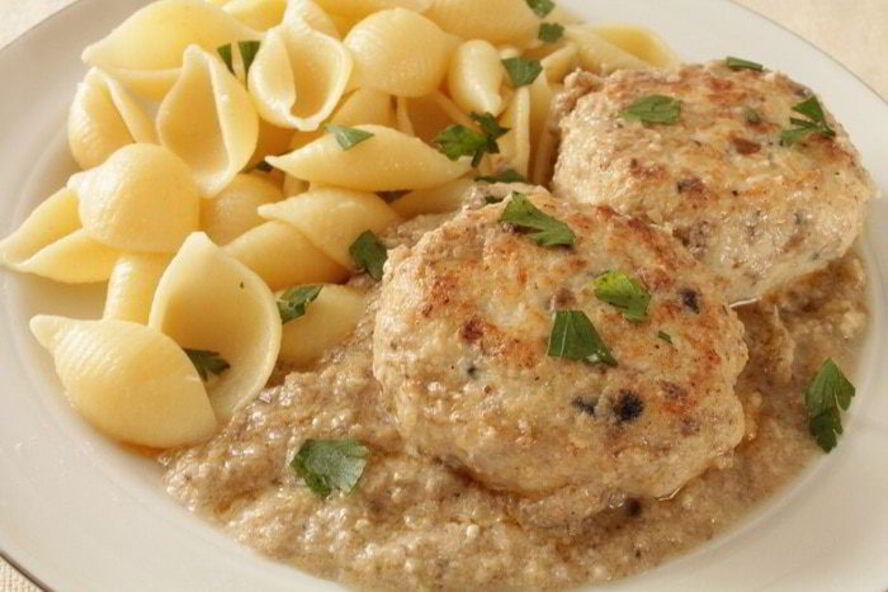 Рецепт куриные тефтели в пикантном грибном соусе