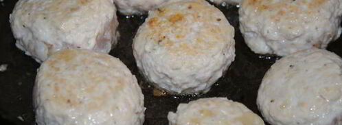 куриные тефтели в томатном соусе. Шаг 2