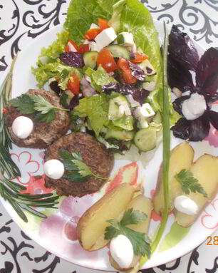 Тефтели из красного риса, запеченные в духовке