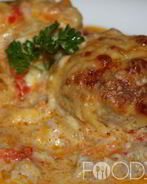 Тефтели под сметанным соусом в духовке