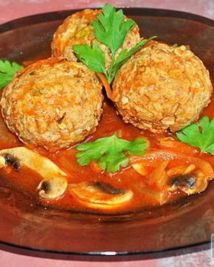 Тефтели с грибами в томатном соусе