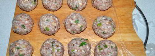 тефтели с грибами в томатном соусе. Шаг 3