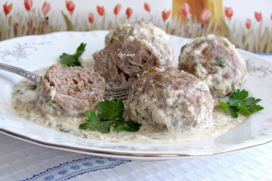 Рецепт тефтели с кедровыми орешками в сливочном соусе