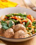 Тефтели с сыром в сливочно-томатном соусе