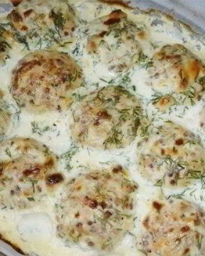 Тефтели в духовке со сметаной