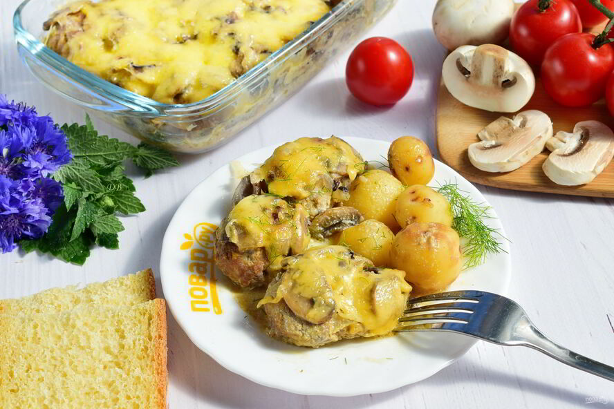 Рецепт тефтели в грибном соусе под сыром