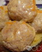 Тефтели в мультиварке в сметанном соусе