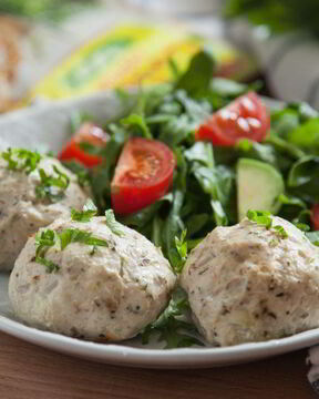 Запеченные куриные тефтели с травами