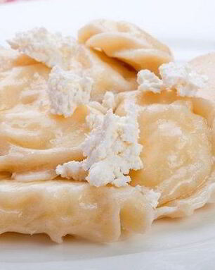 Простые вареники с творожной начинкой