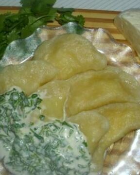 Вареники с брынзой и супер-соус