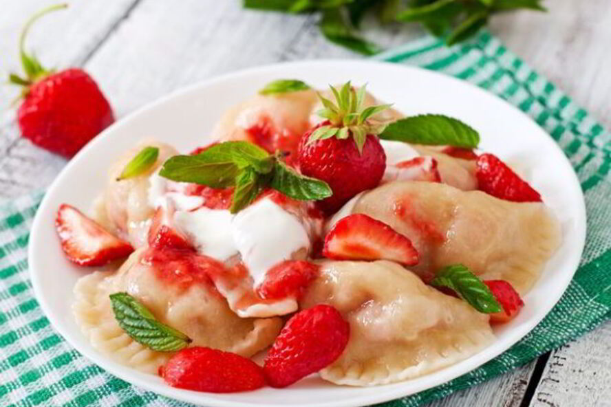 Рецепт вареники с клубникой и творогом