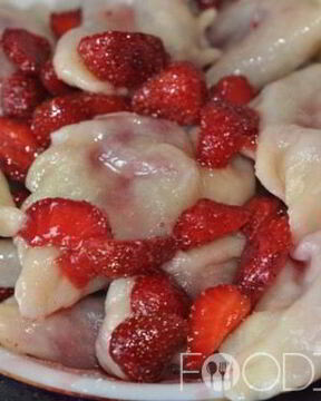 Вареники с клубникой