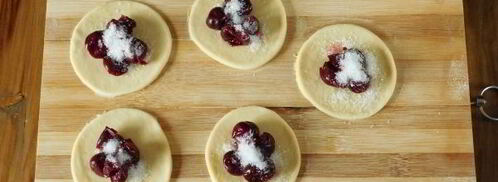 вареники с вишней на кефире. Шаг 13