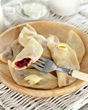 Вареники с вишней в мультиварке